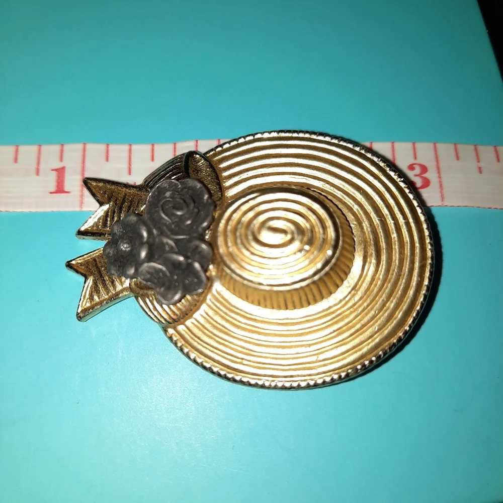 Chic pin bow/Goldtone sunhat brooch pin black floral detail collectible vintage